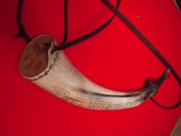 Butt End View Carved Butt PlugThis fellow’s Indian name is Big Wolf so I used that theme throughout this horn. I carved a wolf paw into the butt plug.